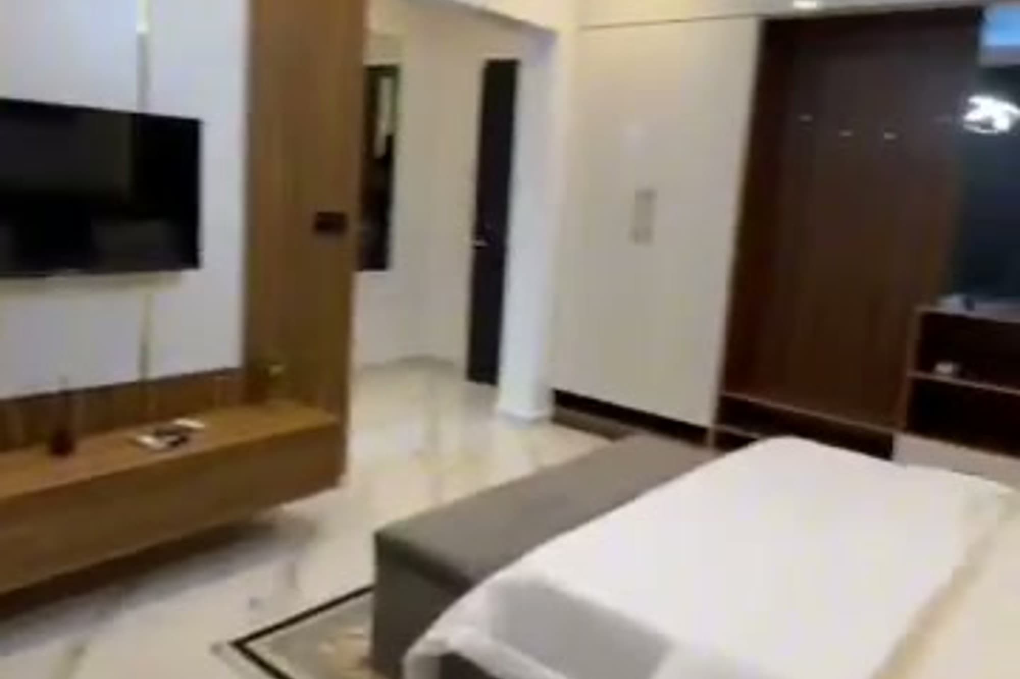 Luxurious 2 Bedroom With Pool, Gym,snooker, Tennis,& Ps5 in Lekki