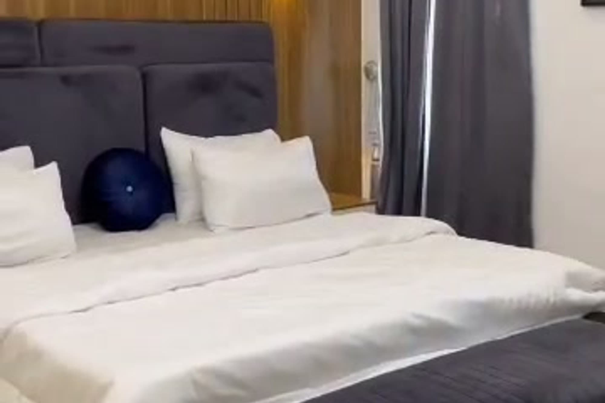 Luxurious 2 Bedroom With Pool, Gym,snooker, Tennis,& Ps5 in Lekki