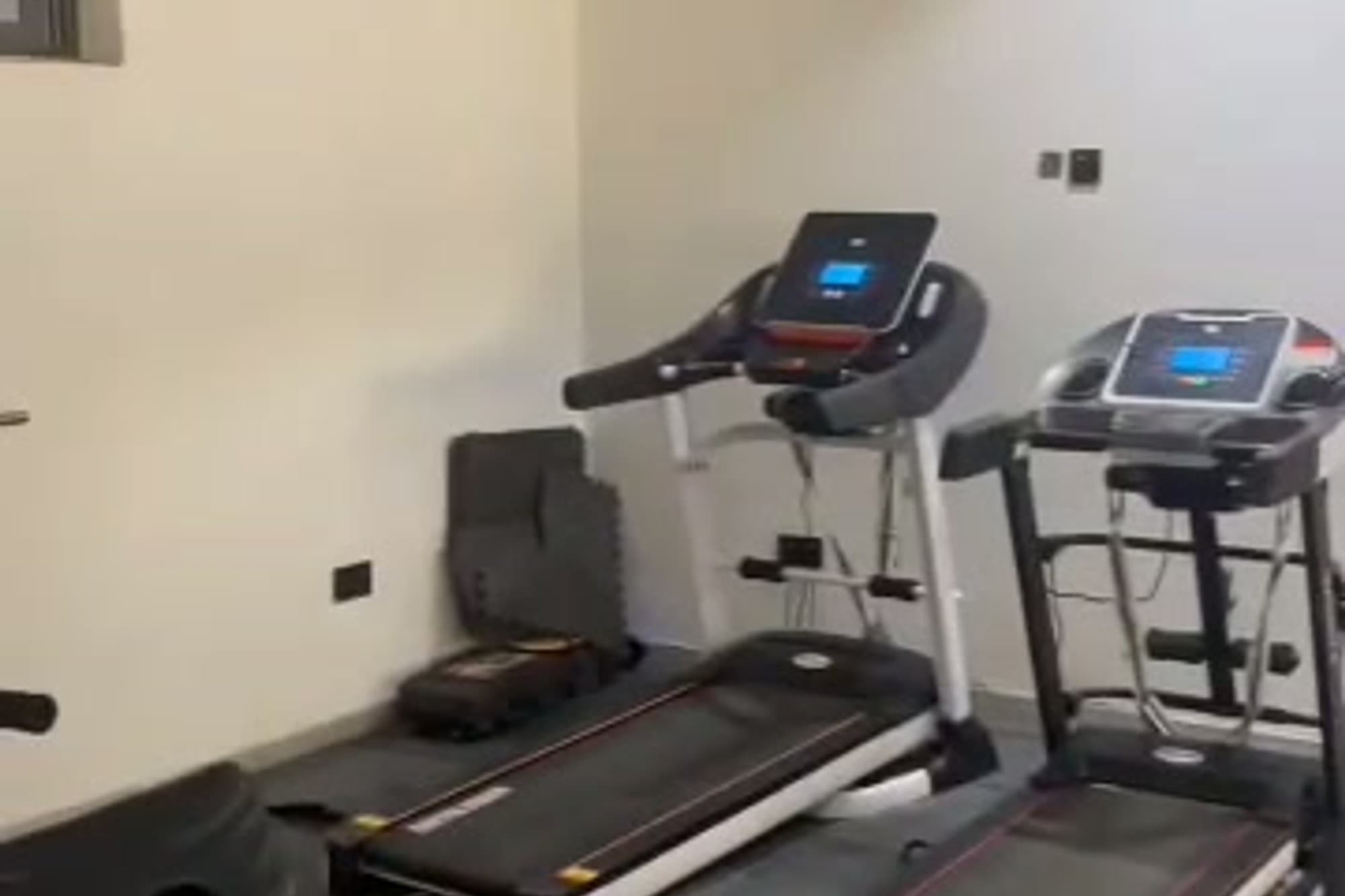 Luxurious 2 Bedroom With Pool, Gym,snooker, Tennis,& Ps5 in Lekki