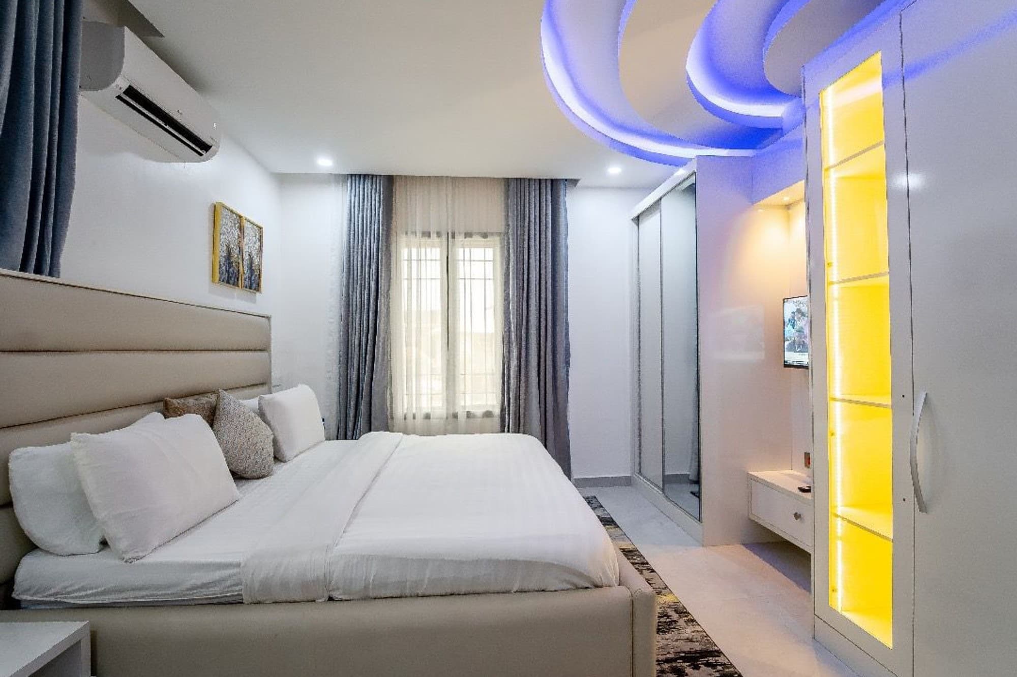 Luxurious 5-bedroom Semi-detached Duplex With Pool in Lekki