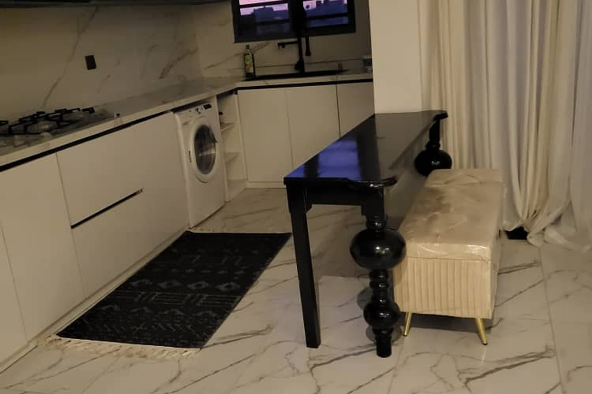 2 Bedroom Apartment (Big 5) in Lekki