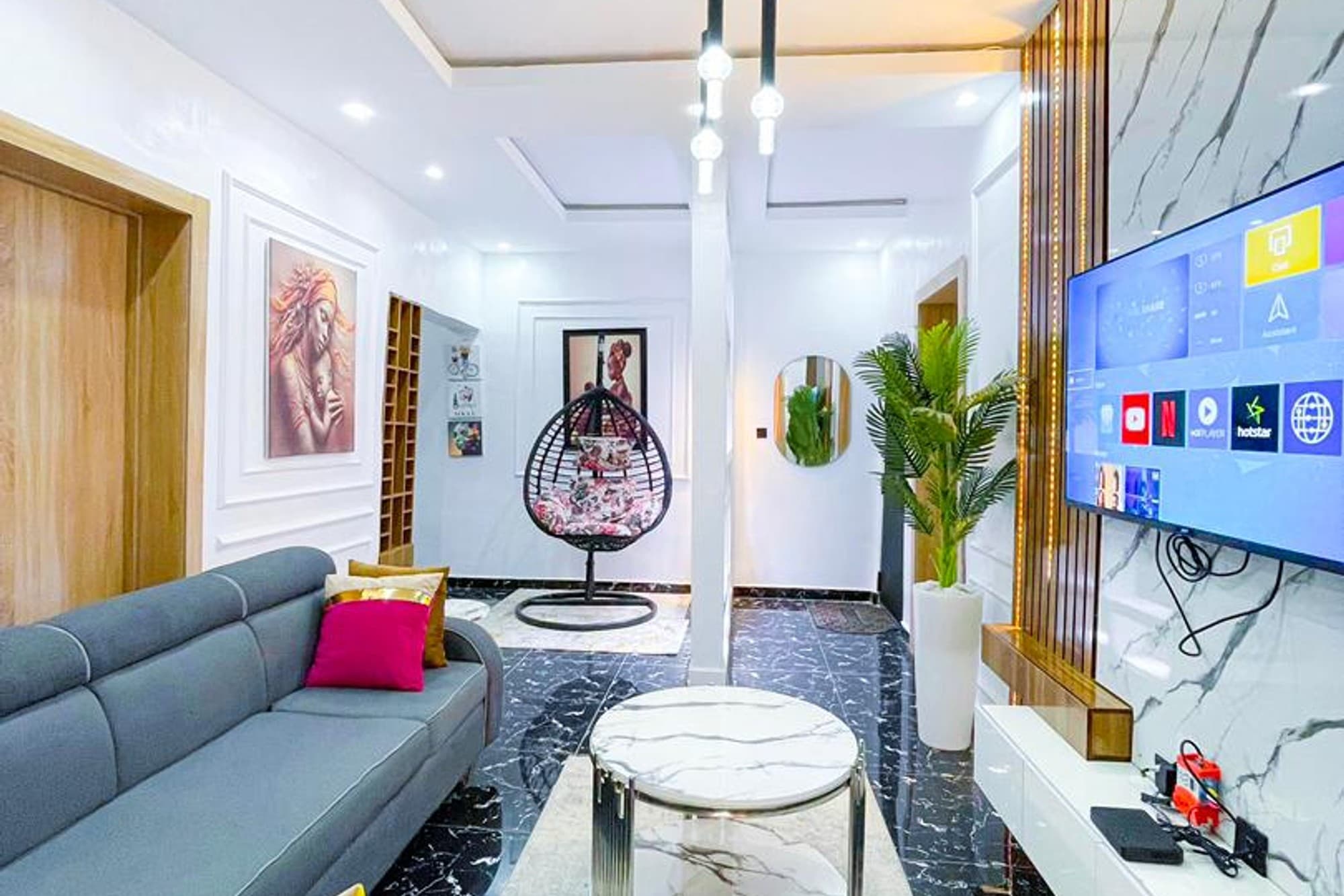 Exquisite 2 Bedrooms With Ps5 And Balcony View image 1