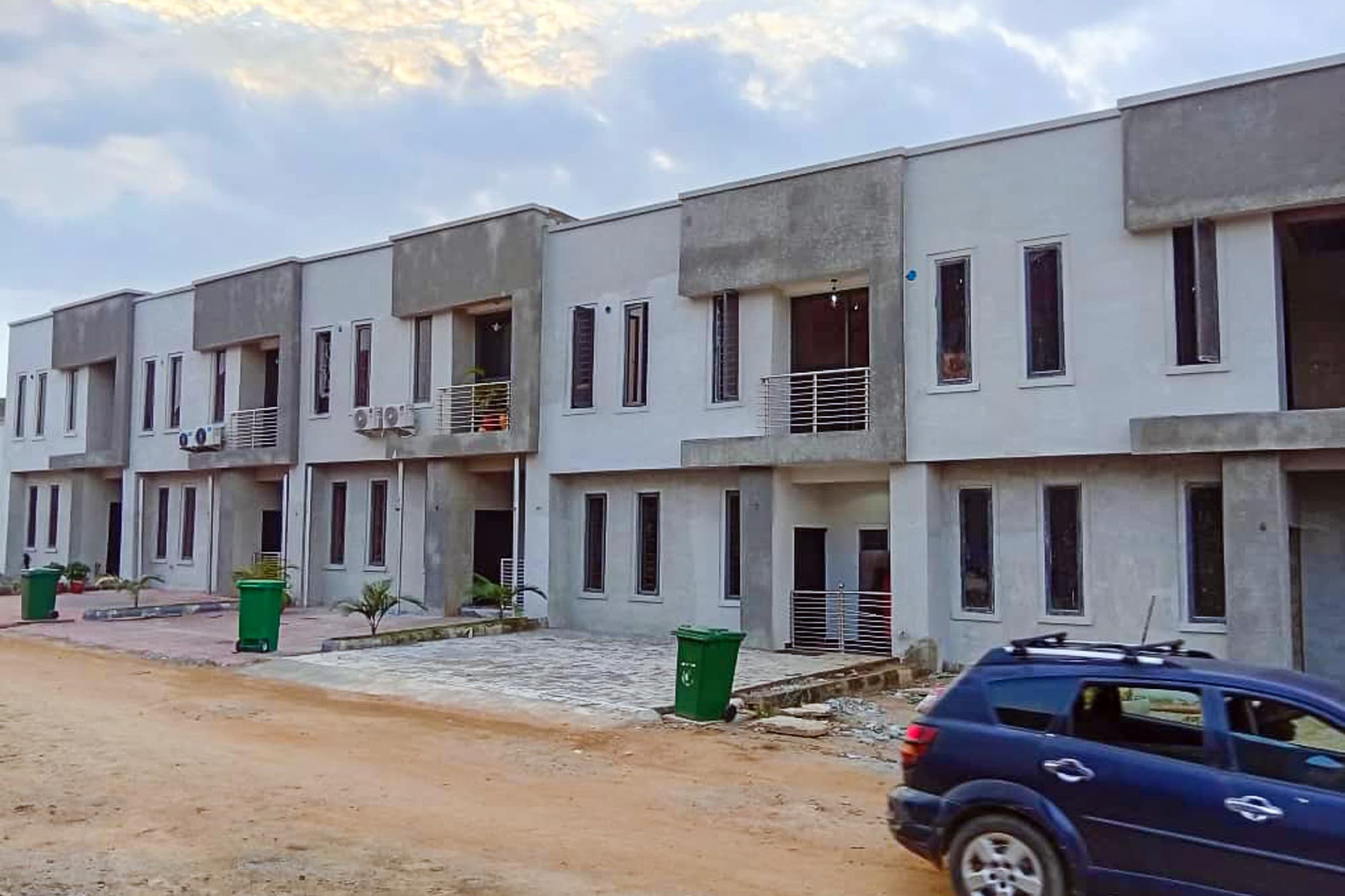 4 Bedrooms Terraced Apartment image 1