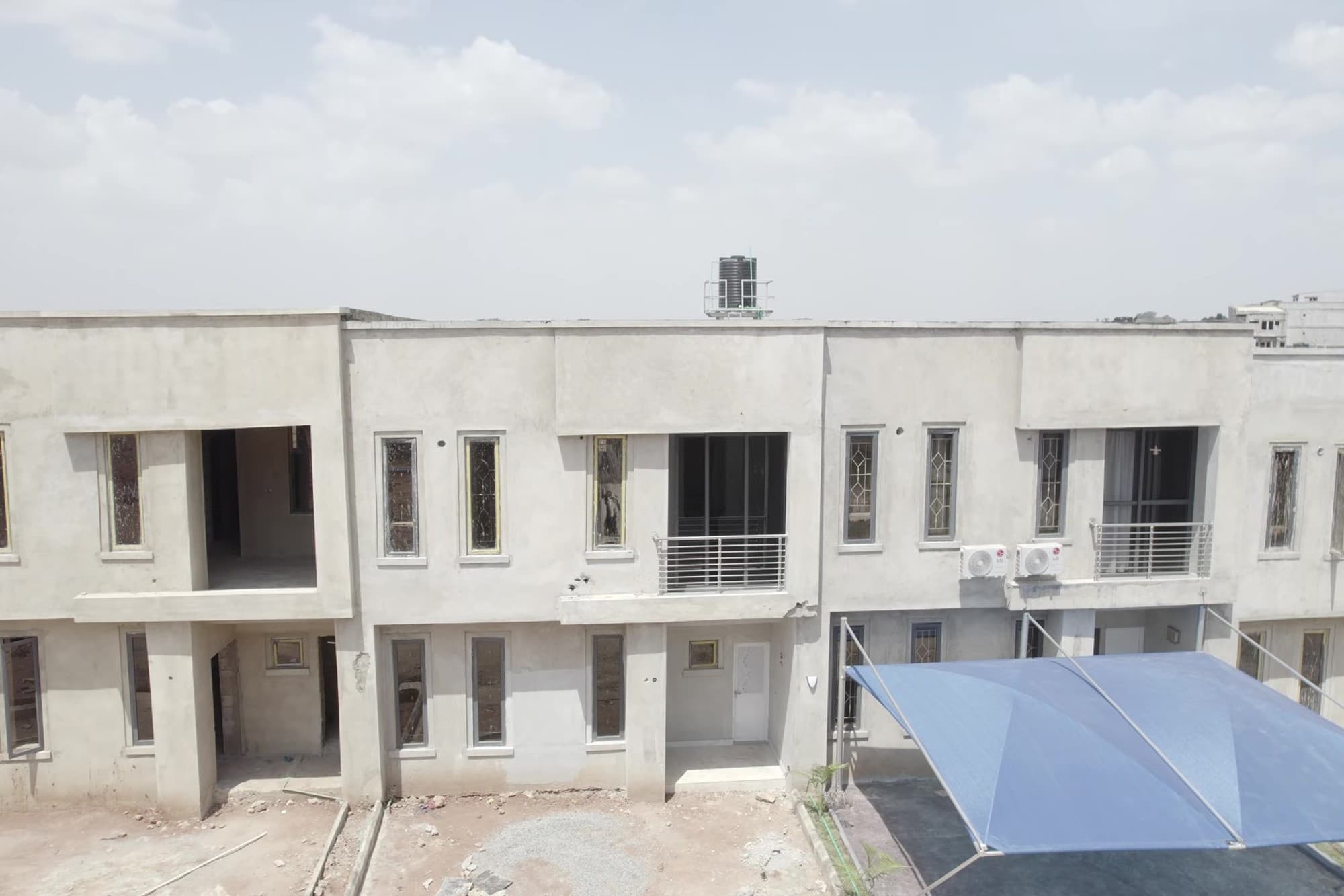 4 Bedrooms Terraced Apartment in Takushara