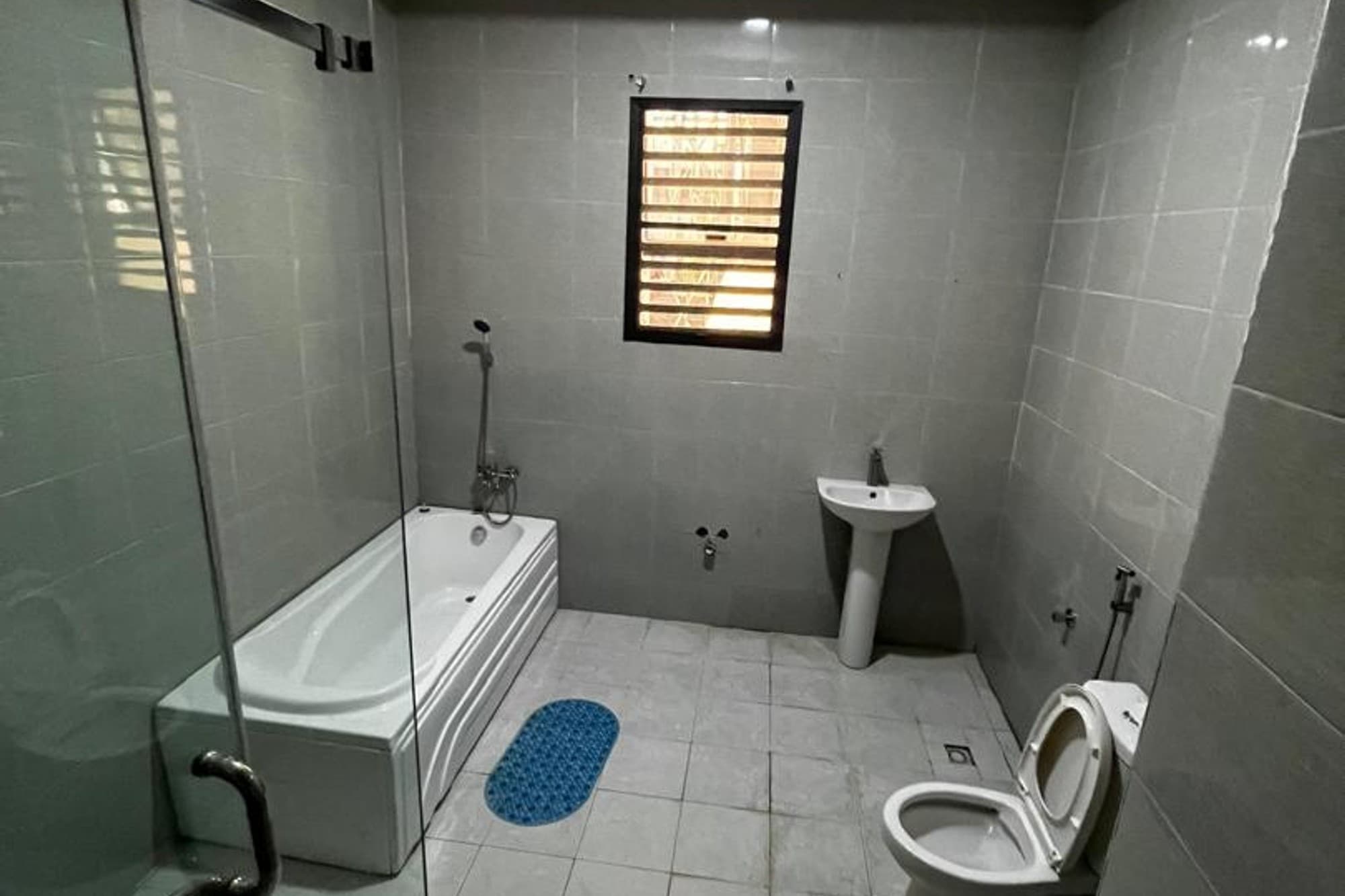 Luxurious 3 Bedrooms Apartment in Ankuru