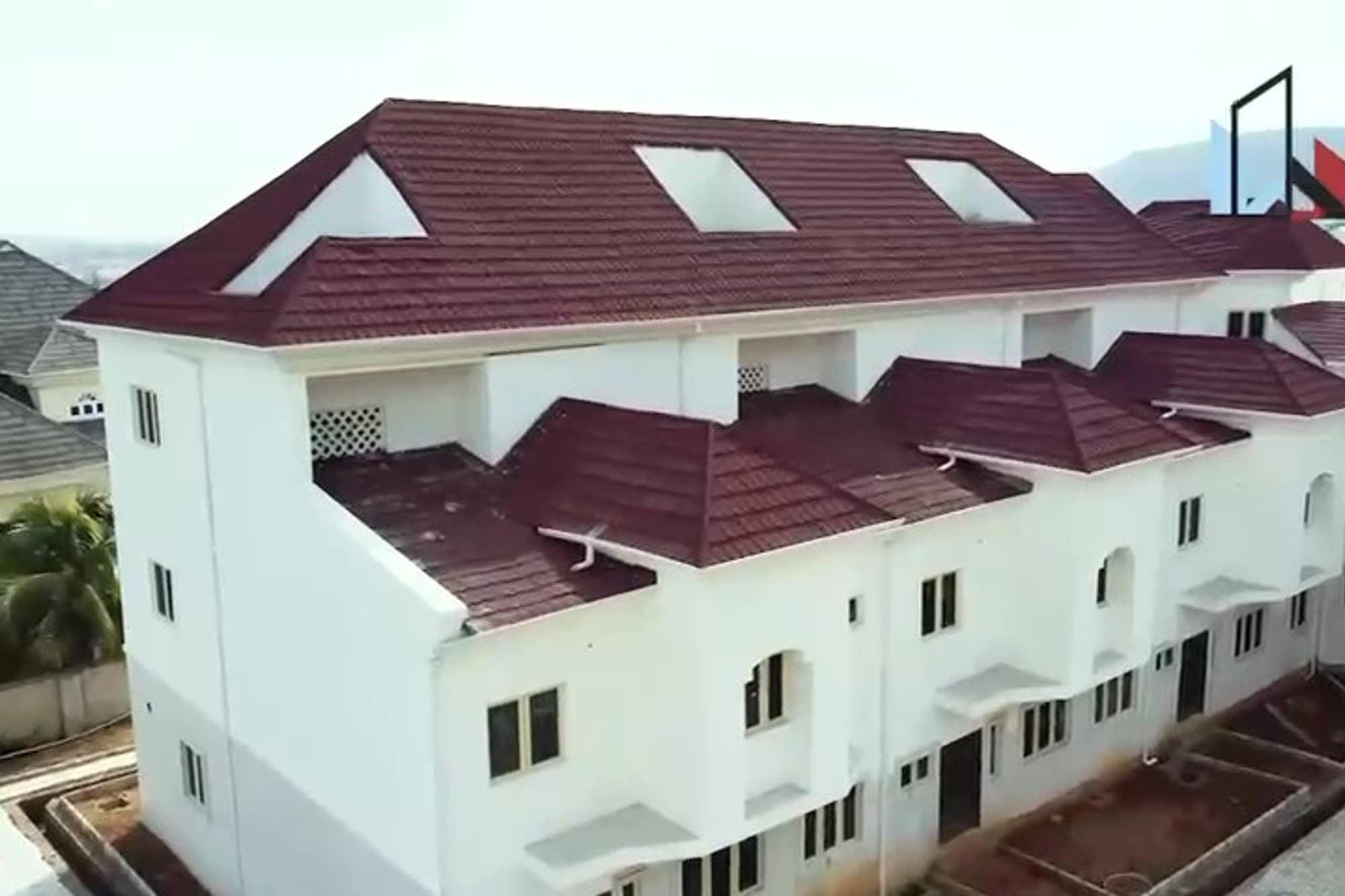 4-bedroom Terrace Duplexes With 2 Sitting Room 2maids Room in Lagos