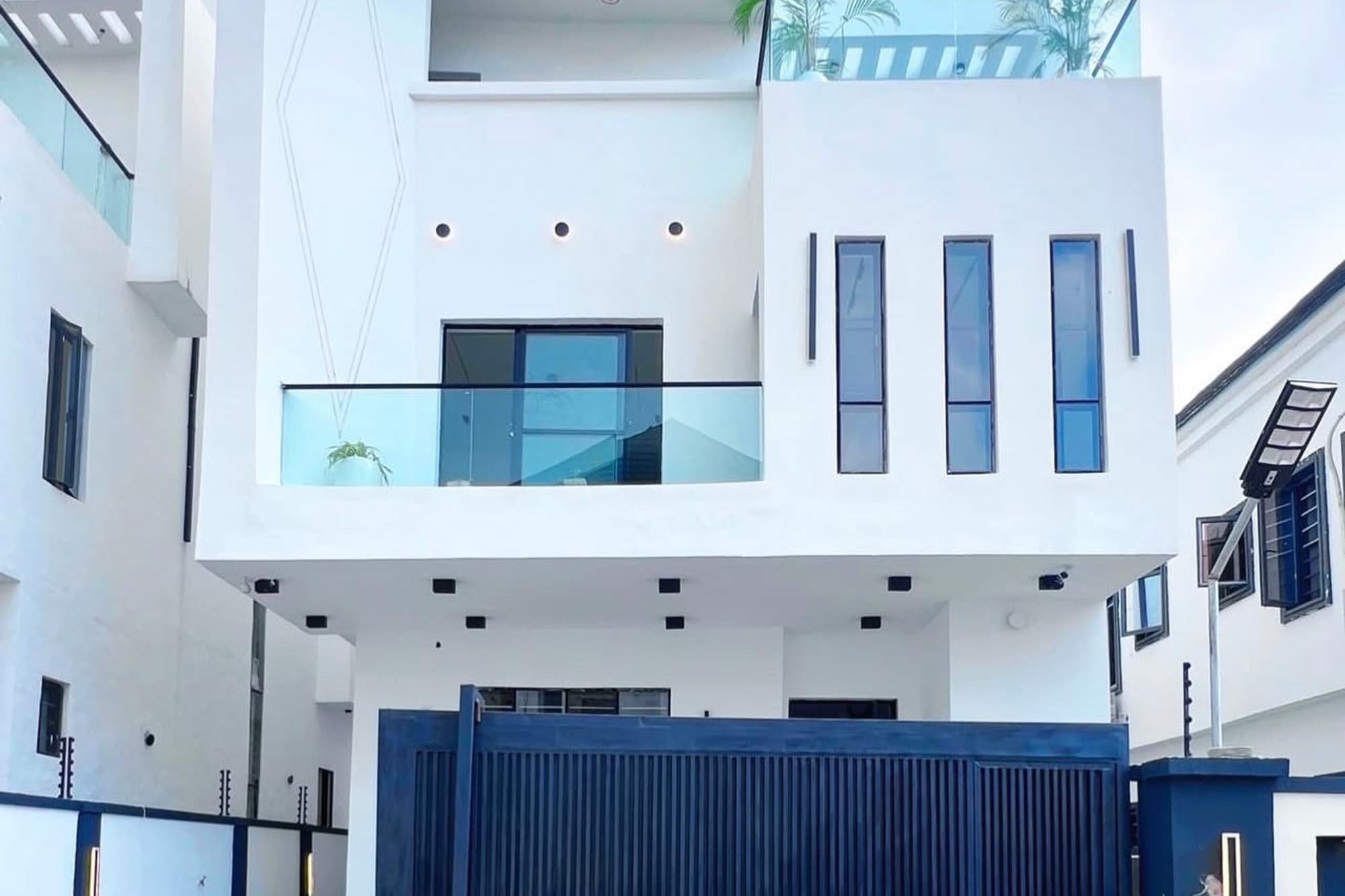 Contemporary 5 Bedroom Fully Detached Duplex For Sale image 1