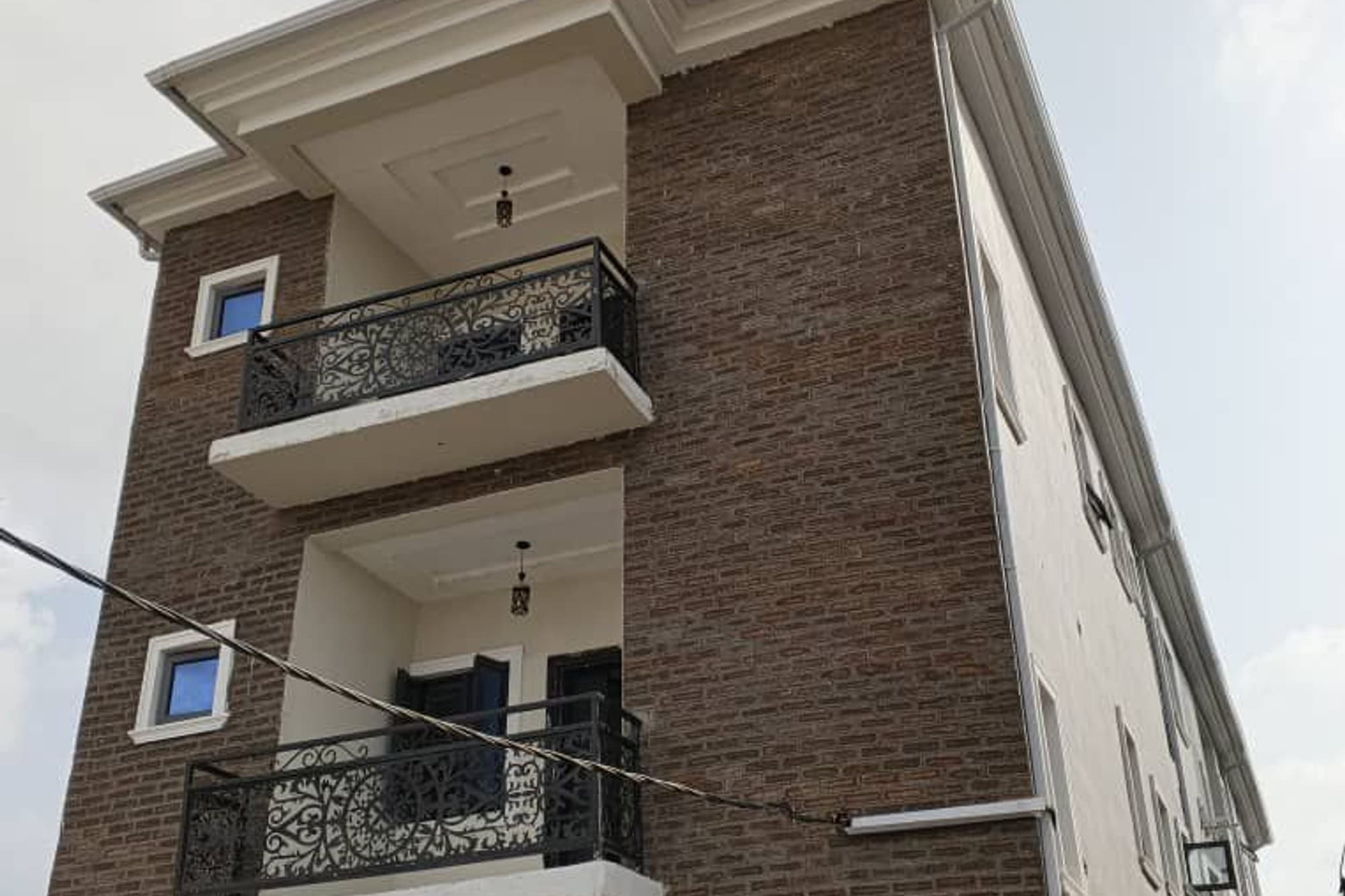 Brand New Luxury 2 Bedroom Flat image 1