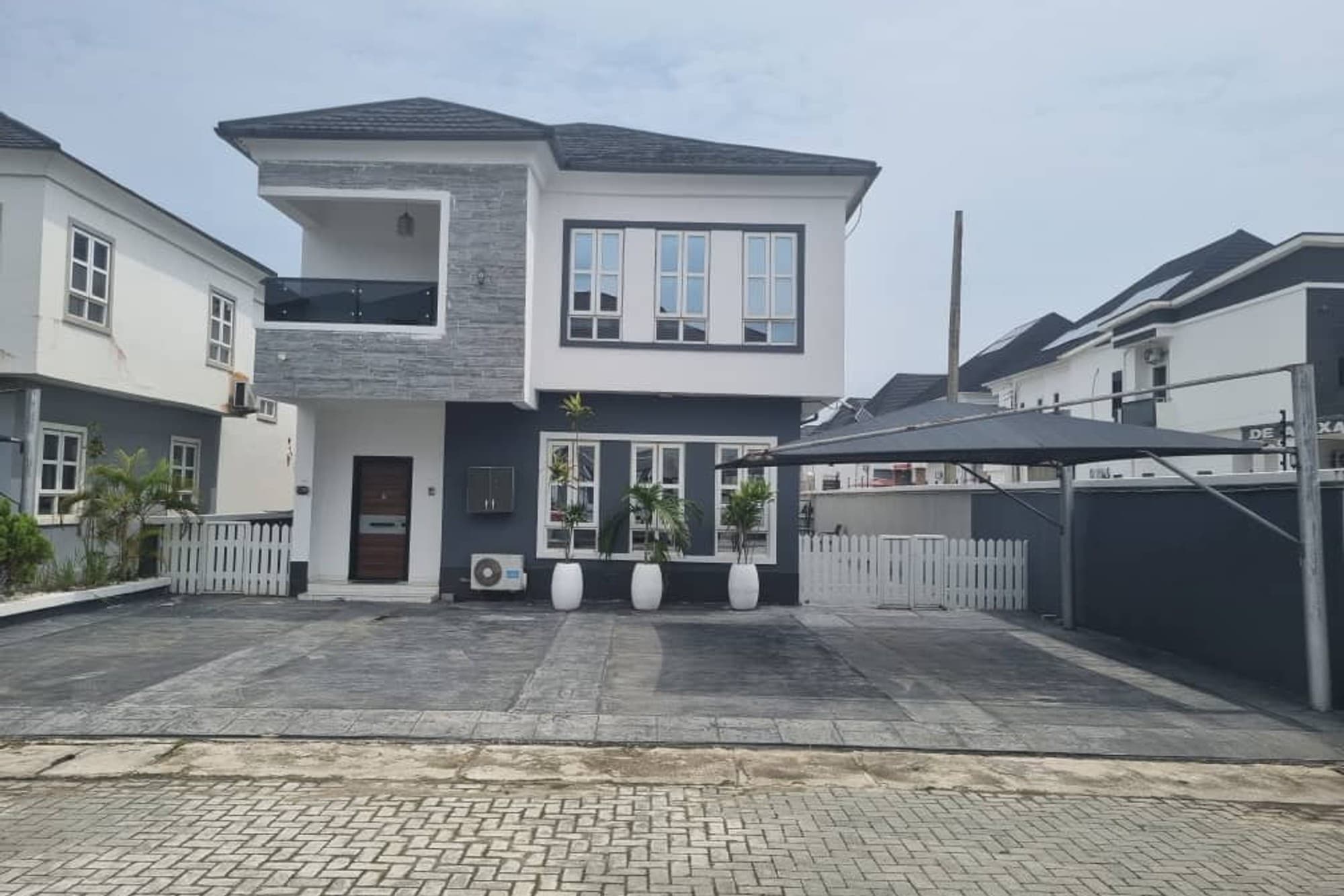 4 Bedroom Duplex image 1