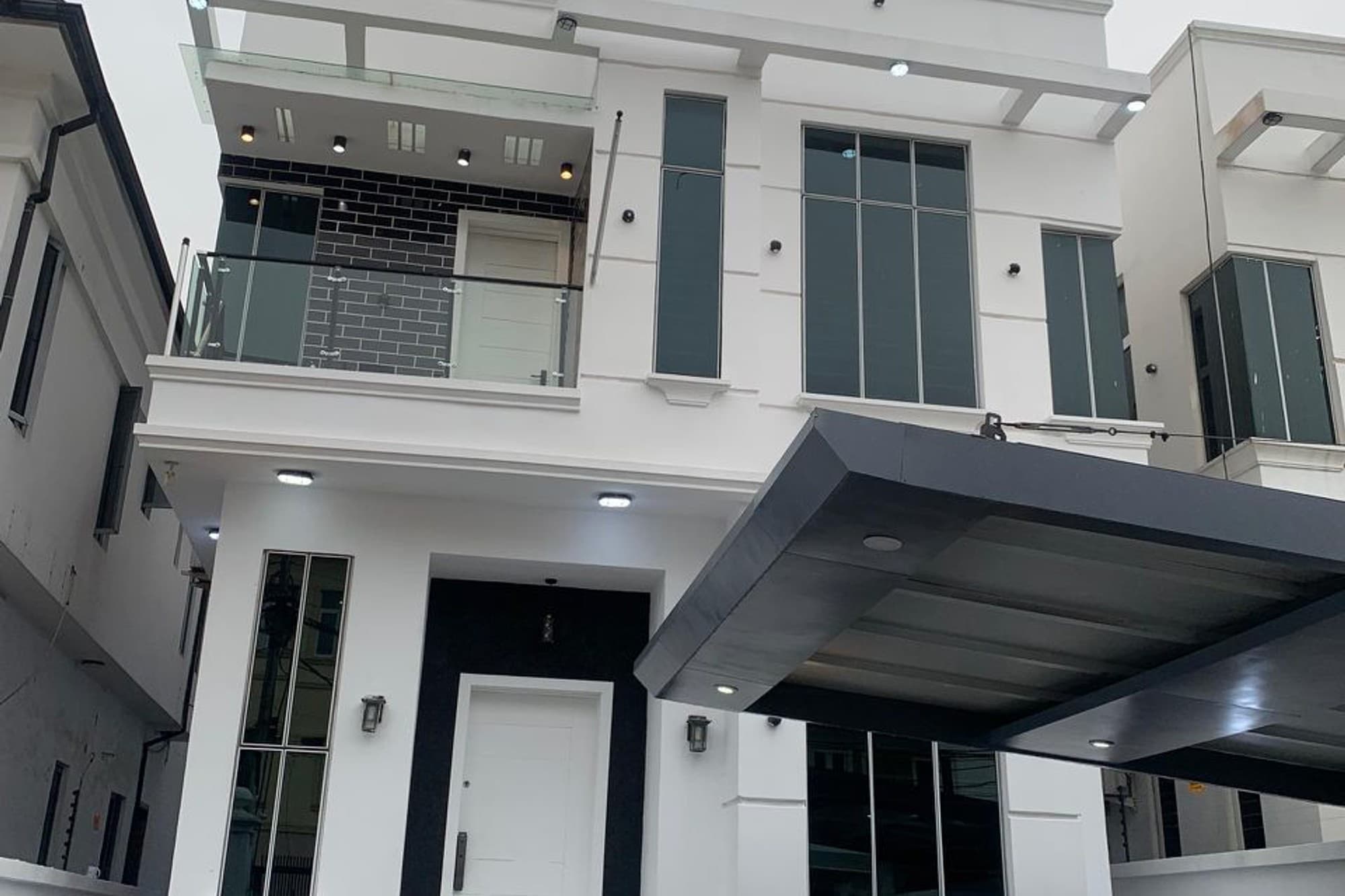 5 Bedroom Detached Furnished Duplex At Osapa London, Lagos For Sale @n500m / Rent @n20m Per Annum in Lagos